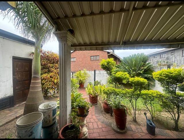 2 BEDROOM SIMPLEX FOR SALE IN MONTCLAIR